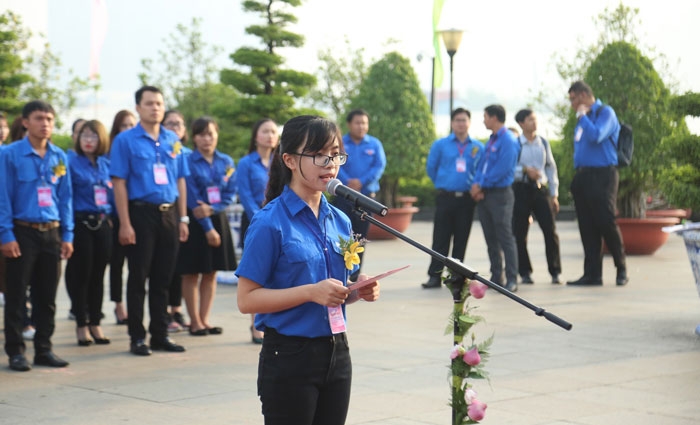 Nguyễn Thị Thu An vinh dự đại diện cho 336 đại biểu thanh niên tiên tiến toàn quốc của Trung ương Đoàn phát biểu tại Lễ báo công dâng Bác ở bến cảng Nhà Rồng nhân ngày sinh nhật Bác (19-5)